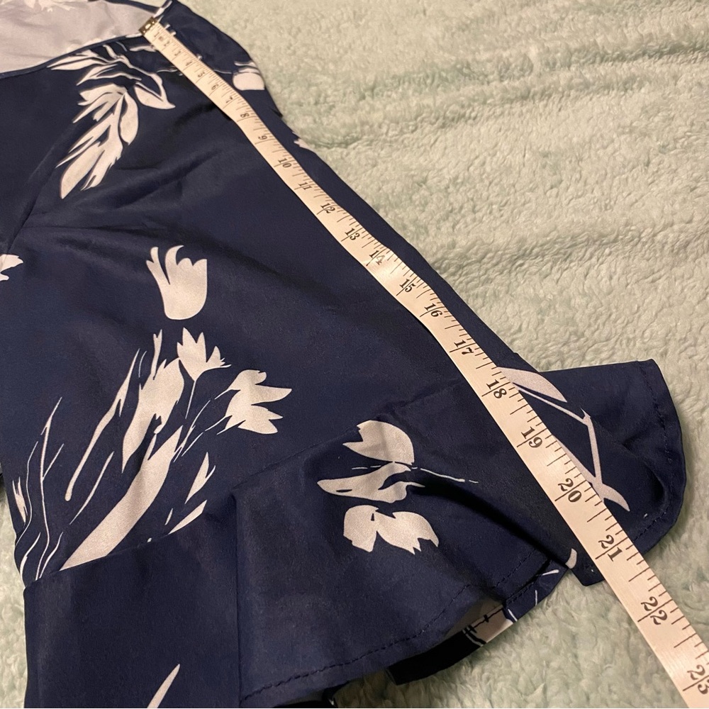 BloomChic Floral Blue and White Blouse with Arm Detail Size 22-24 - Picture 10 of 10
